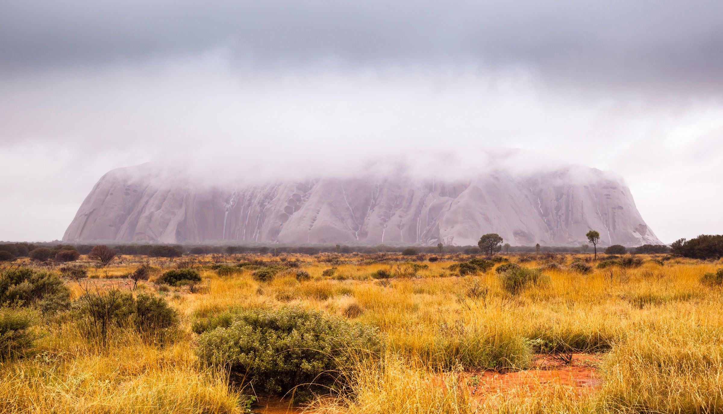 Uluru – Waterfalls in the Clouds